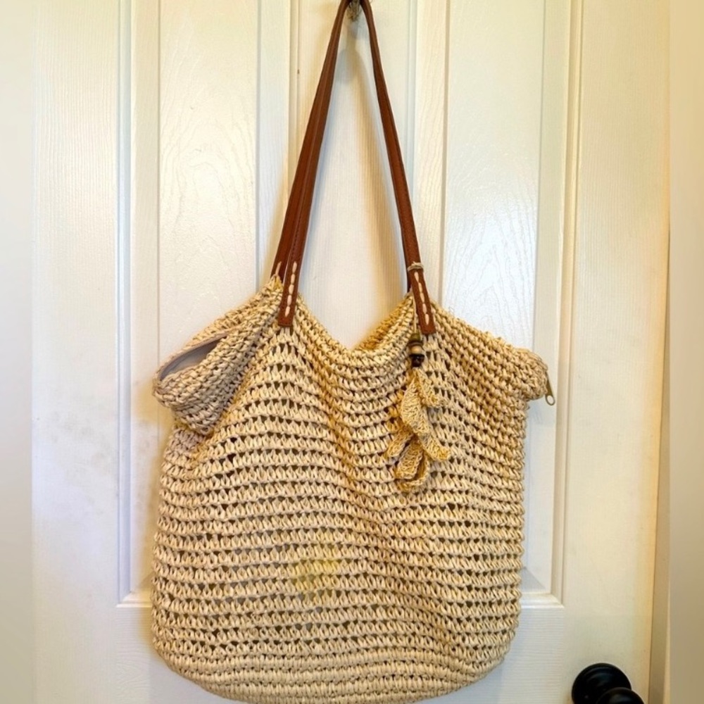 Cappelli Straworld Zippered Straw Tote Bag purchased in Waikiki Beach, Hawaii